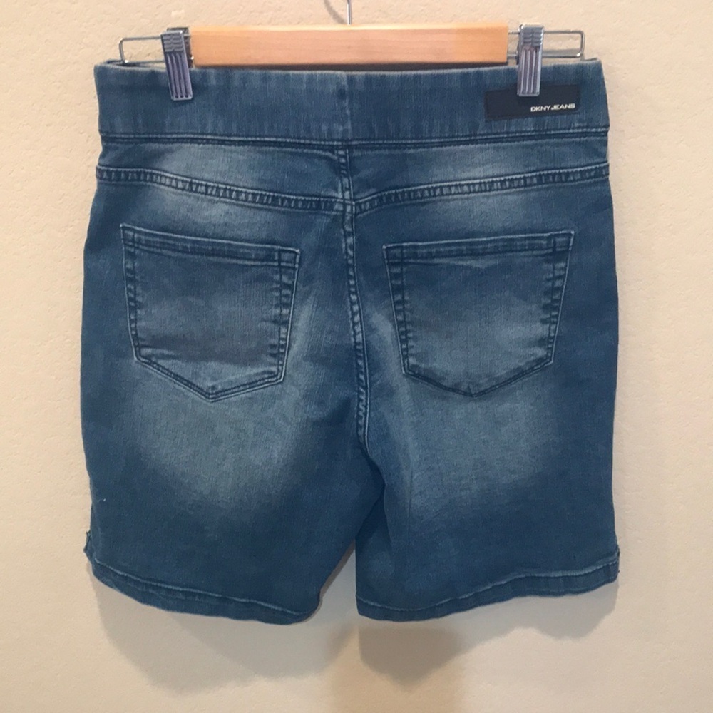 DKNY Denim pull On Elastic Waist 3 Pocket Bermuda Shorts-Size S - Picture 2 of 9